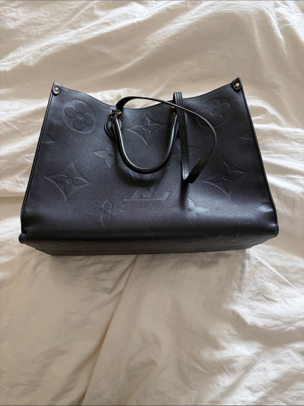 Louis Vuitton OnTheGo Black GM - Picture 3 of 9